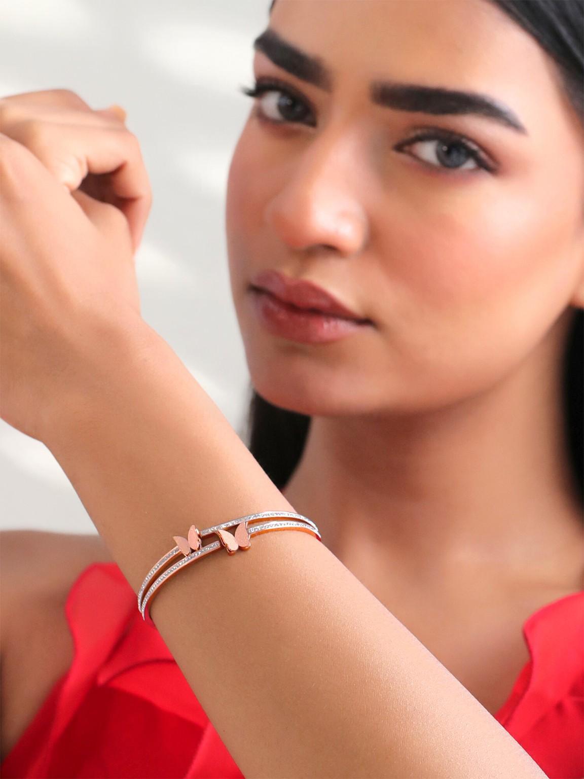 close up of rose gold dual kada bracelet design detail